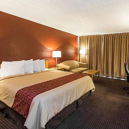 Days Inn By Wyndham Williamsport Room photo